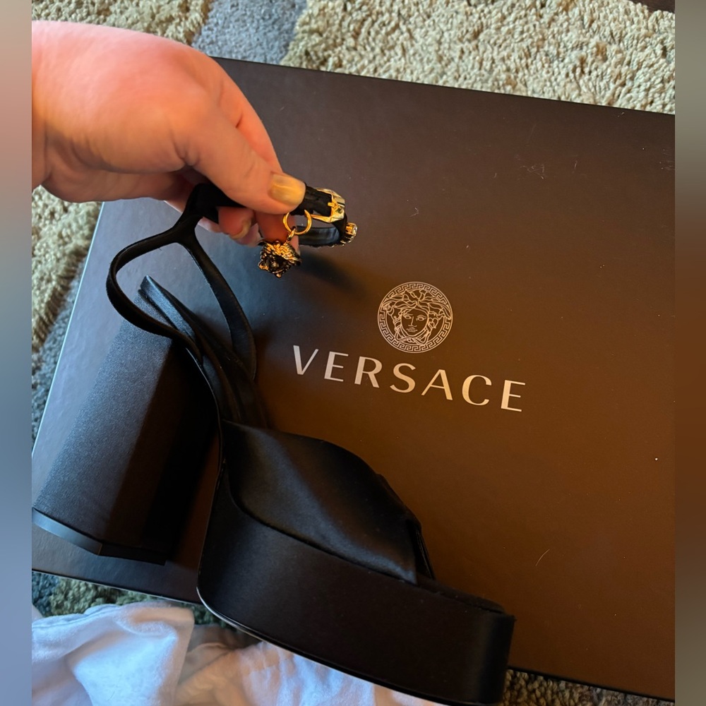 NWT Versace Medusa Aevitas platform sandals